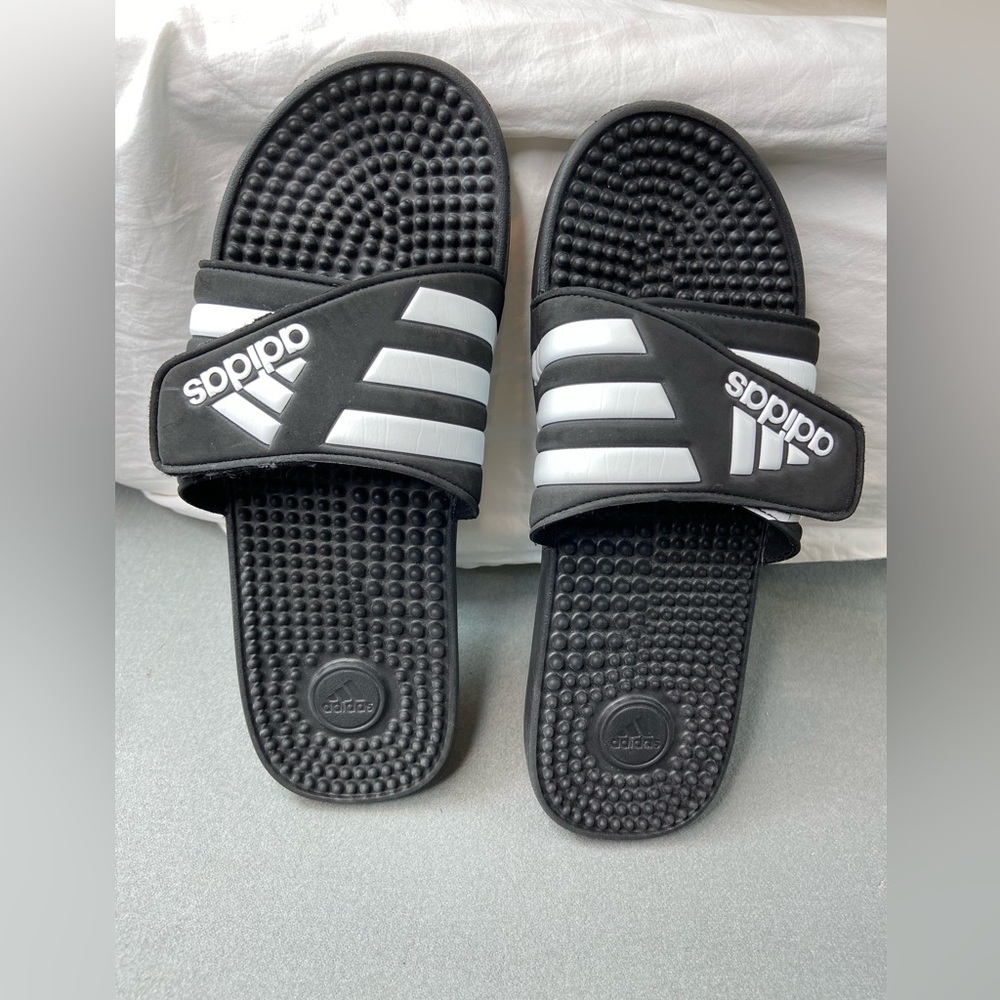 adidas Adissage Slides Womens size 12, Mens size 11 Adjustable Strap